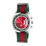 Mit einem Gehäuse aus Stahl und passendem Armband präsentiert sich die Grip-Uhr in den Farben der Web-Details, das Symbol des Maisons. Das schlichte Design verfügt über ein Gehäuse aus Stahl mit grünen und roten Details, ein Armband aus Nylon, hat ein Zifferblatt mit zwei Stunden-, Minuten- und Datumsanzeigen. Inspiriert von der Welt des Skateboards erinnert der Name der Linie an die Oberfläche des Boards, auf der die Schuhe des Skateboards haften.