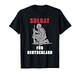 Klassisch geschnitten, doppelt genähter Saum.