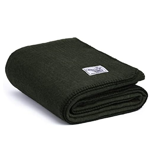 Woolly Mammoth Woolen Co. | Extra Large Merino Wool Camp Blanket | Perfect Outdoor Gear | Bedroll for Bushcraft, Camping, Trekking, Hiking, Survival, or Throw Blanket at The Cabin (Hunter Green)