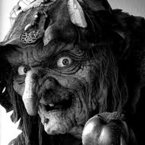 EL FUNERAL DE LA BRUJA HIJA DEL DIABLO