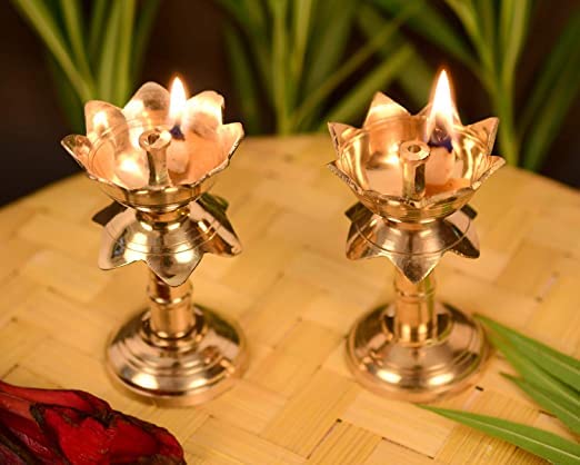 Amazon Brand - Umi Set of 2 Pure Brass Diya for Puja Temaple Decoration, Lotus Shape Pillar Diya Stand Oil Lamp for Home Mandir Pooja Articles Decor Gifts (Size 3.8 Inch, 2Pcs)