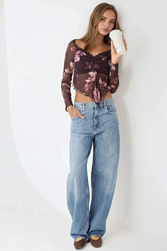 Slim Fit V-Neck Floral Blouse3