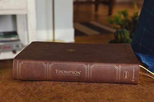 Image of NKJV, Thompson Chain-Reference Bible, Large Print, Leathersoft, Brown, Red Letter, Thumb Indexed, Comfort Print