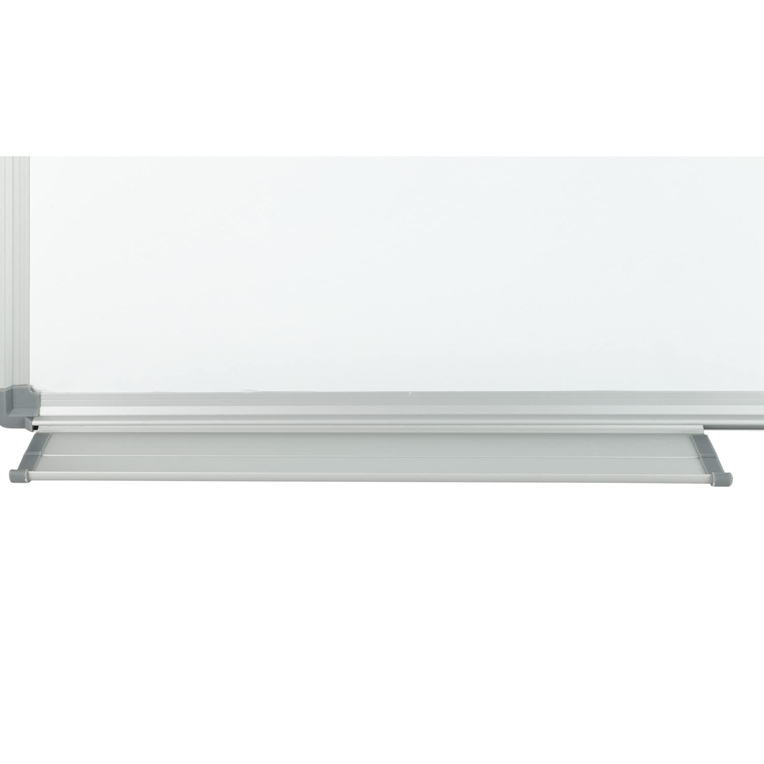 Idena 90881 - Tableau blanc avec plumier, env. 90 x 60 cm, incl. 4 marqueurs pour tableaux blancs STAEDTLER Lumocolor, effaceur, spray de nettoyage 250 ml & 4 aimants