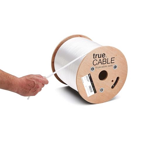 Câble Ethernet Cat6A blanc pour étendre le réseau internet haut débit au jardin