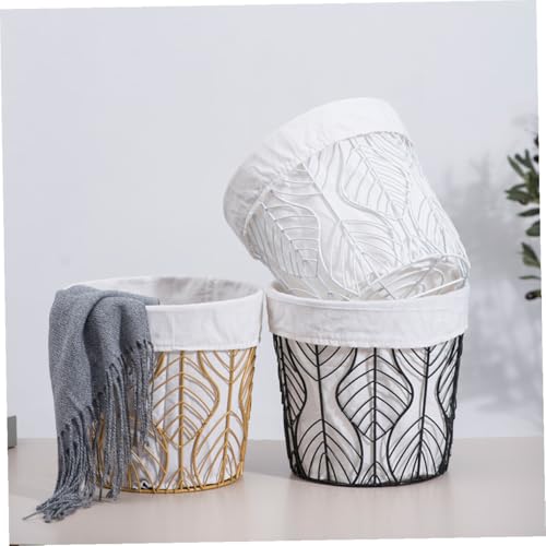 Panier de rangement en fer noir au design industriel épuré