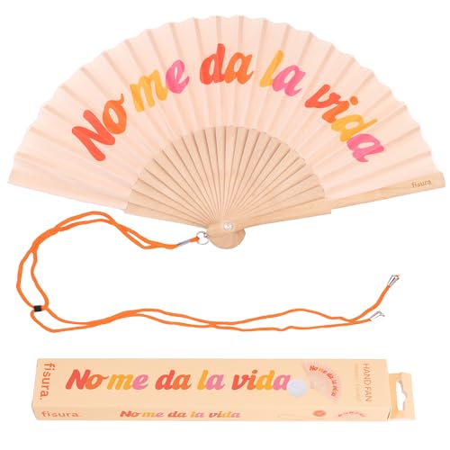 Fisura – Abanico original con mensaje “no me da la vida”. Abanico de madera moderno y colorido. Ventilador de mano naranja. Colgador incluido. Medidas: 42,5 x 23 cm