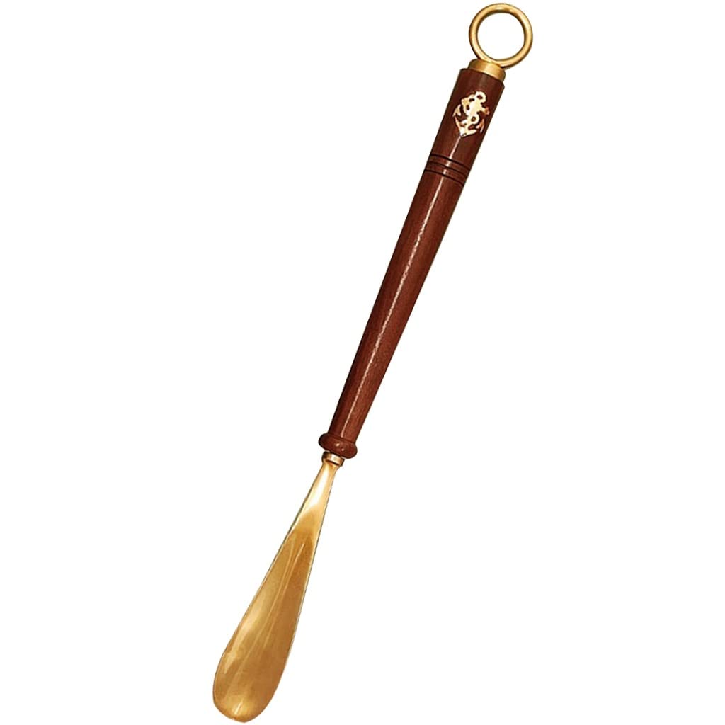 Łyżka do butów z długą rączką, Łyżka do butów. Pomocnik z mosiądzu o wymiarach 48 x 4 cm zawieszką. Otwory dla kobiet seniorów