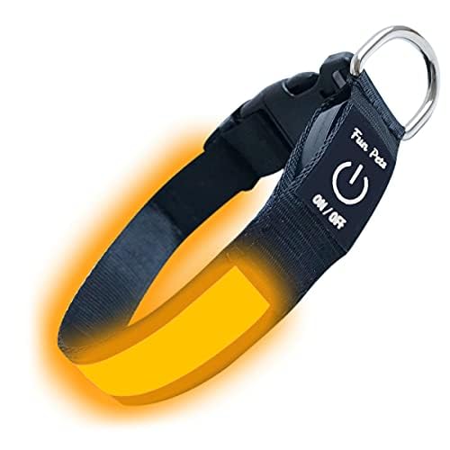 RESISTENTE ALL’ACQUA - Il collare a LED per cani Fun Pets è ideale per tutte le condizioni atmosferiche - Costruito con i migliori componenti e materiali, è antiruggine, leggero e resistente. I nostri collari sono composti da una cinghia in nylon al 100% con cuciture ad alta resistenza, luci a LED SuperBright F5 e la milgiore tecnologia della batteria agli ioni di litio. Così il tuo cane potrà fare le lunghe passeggiate di cui ha bisogno, indipendentemente dalle condizioni atmosferiche!