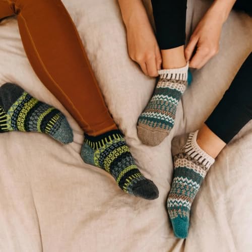 Image of Solmate Socks Women & Men Classic Knit Mismatched No Show Ankle Socks