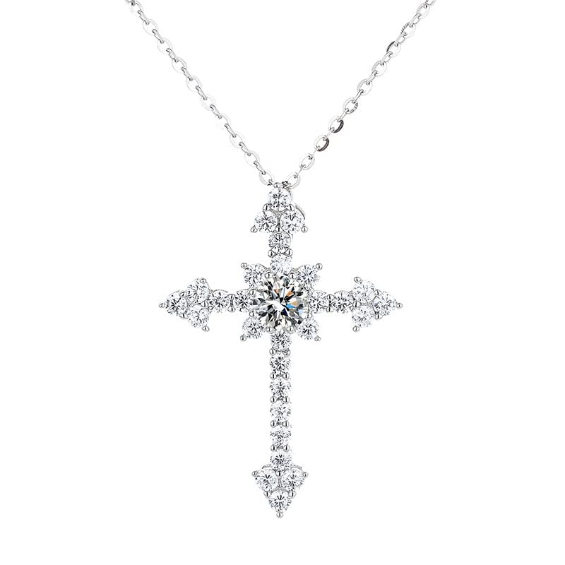 Collier croix moissanite argent pour sublimer vos tenues quotidiennes
