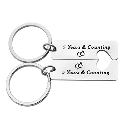 Eilygen Couple Gift Couple Keychain Set Couple Jewelry 1st 5th 10th 20th Wedding Anniversary Key Chain Gift for Him and Her (5 Years & Counting)