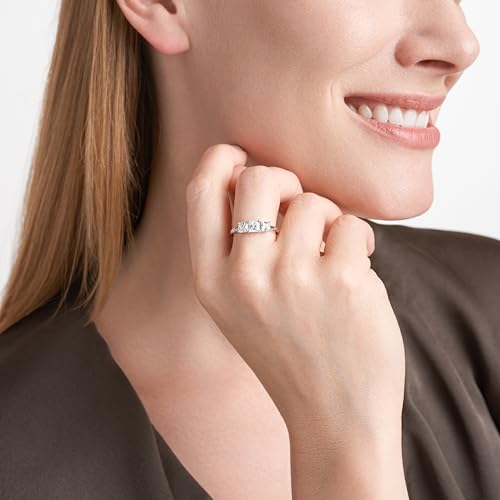 MORGAN & PAIGE .925 Sterling Silver Platinum or Yellow Gold Plated Princess-Cut Cubic Zirconia 3-Stone Engagement Rings for Women - Classic Sparkling Square-Cut Anniversary Sterling Silver Rings Women3