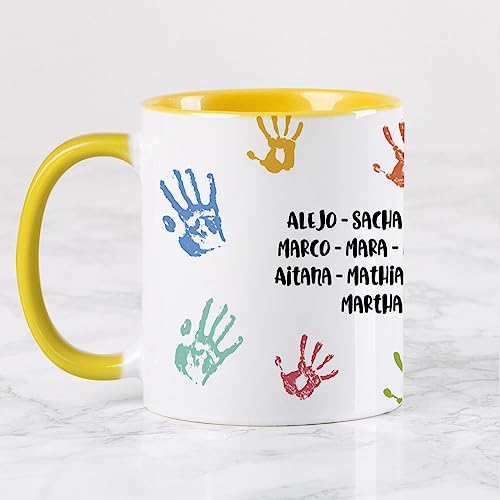 Wanapix | Taza Personalizada Para Profesores | Personalizable Con Nombre O Texto| Detalle Maestra Infantil | Regalo Para Profesores | Apta Para Microondas | 325Ml | Amarilla - Manos Nombre