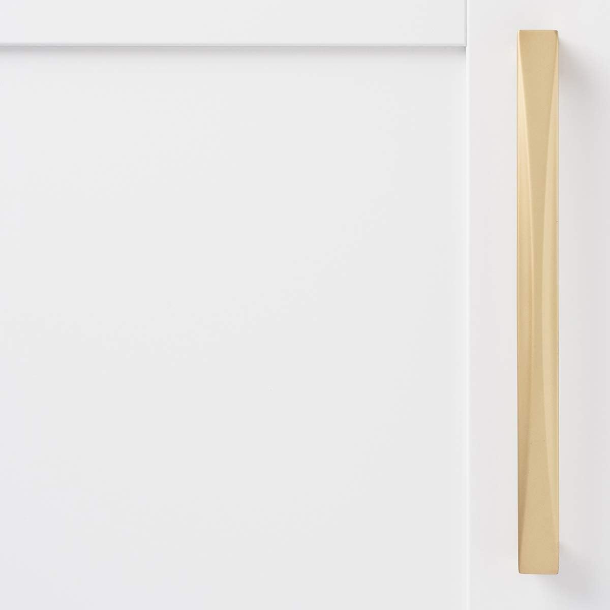 Hickory Hardware 1 Pack Solid Core Kitchen Cabinet Pulls, Luxury Cabinet Handles, Hardware for Doors & Dresser Drawers, 7-9/16 Inch (192mm) Center to Center, Flat Ultra Brass, Crest Collection, 1Count