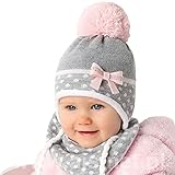 Schöne Strickmütze mit einem dazu passenden Dreiecktuch. Die Mädchenmütze mit einem großen Bommel und der Schal sind mit weicher Baumwolle gefüttert und sorgen an kalten Wintertagen für ein angenehmes Tragefühl.