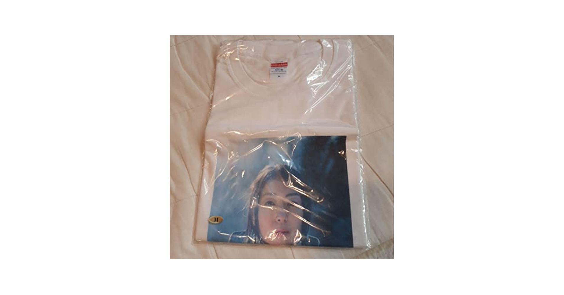 宇多田ヒカル　Tシャツ 誰にも言わない 配信シングル『誰にも言わない』（「サントリー天然水」CMソング