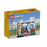 Feiern Sie London – Eine 3D-Postkarte der britischen Hauptstadt, die Kinder ab 9 Jahren mit einer Union Jack Flagge und dem Namen der Stadt dekorieren können – LEGO London Postkarte (40569) zeigt einige der berühmtesten Sehenswürdigkeiten der Stadt: Big Ben, Piccadilly Zirkus und das London Eye Perfekt zum Präsentieren - Stehend über 5 Zoll (13 cm) hoch ist diese 277-teilige LEGO Postkarte ein kreatives Ausstellungsstück für Londoner und alle, die die Stadt lieben