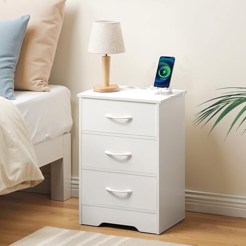 HOOBRO Mesita de Noche con Toma de Corriente, 3 Cajones de Tela no Tejida, Mesa Auxiliar para Sofá, Mesa Estrecha, para Dormitorio, 2 Tomas AC, 1 USB-A, 1 Type-C, para Salón, Blanco EWT193CBZ01