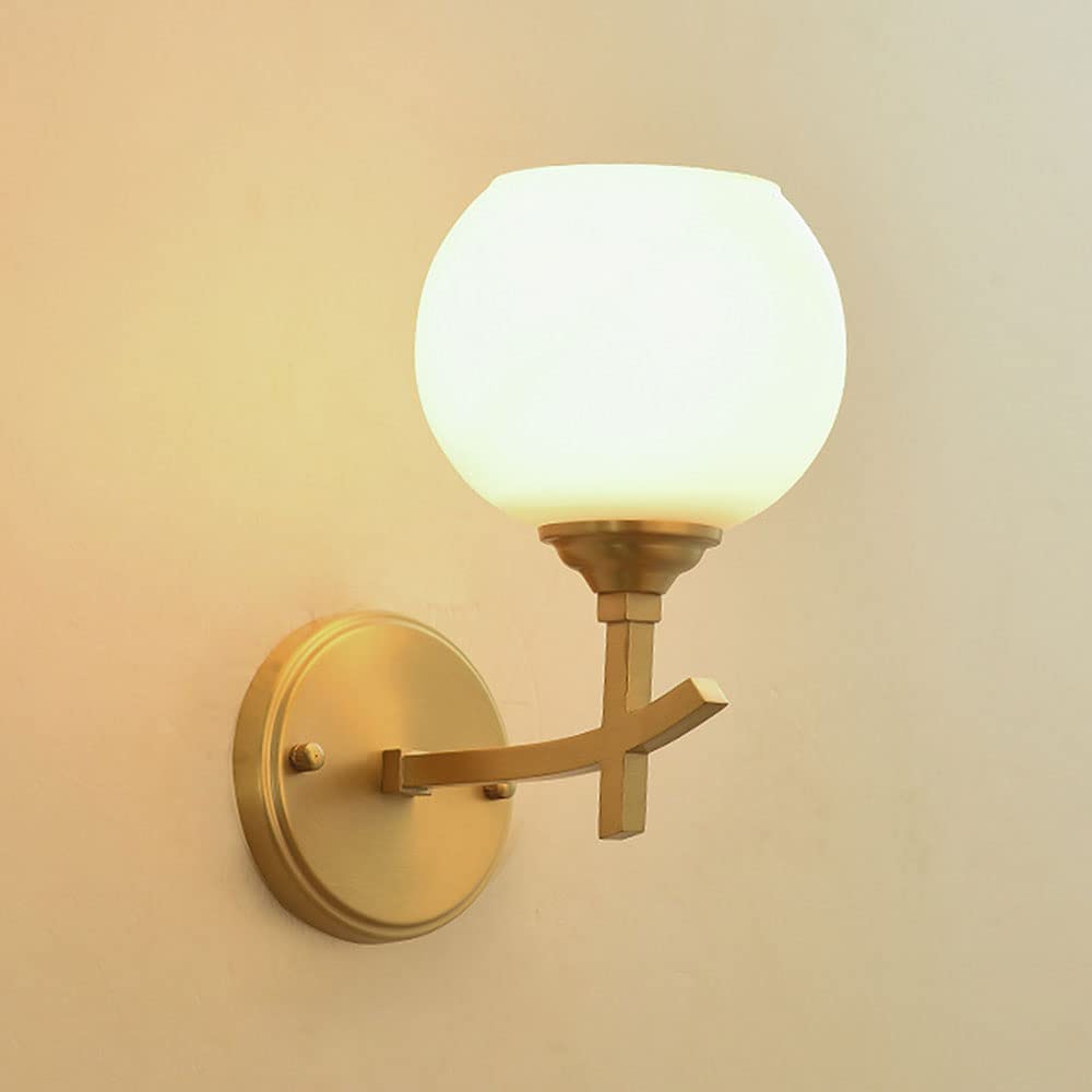 Lanterne murale en cuivre résolvant le manque de luminosité des salons sombres