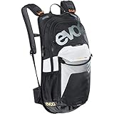 Individuell anpassbar: Der Tagesrucksack von EVOC hat Schultergurte mit verstellbaren BRACE LINK Elementen, die eine optimale Anpassung der Schultergurte an die individuelle Körperform ermöglichen.