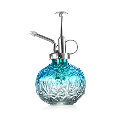 KoGiio Pflanzen Glas Sprühflasche, 240ml Retro Relief Pflanzensprüher mit Pumpe, Blumen Zerstäuber Drucksprüher für Balkon Kleiner Gartenpflanzen Indoor Haus Oder Büro Blau + Silber Sprühkopf KoGiio Pflanzen Glas Sprühflasche, 240ml Retro Relief Pflanzensprüher mit Pumpe, Blumen Zerstäuber Drucksprüher für Balkon Kleiner Gartenpflanzen Indoor Haus Oder Büro Blau + Silber Sprühkopf