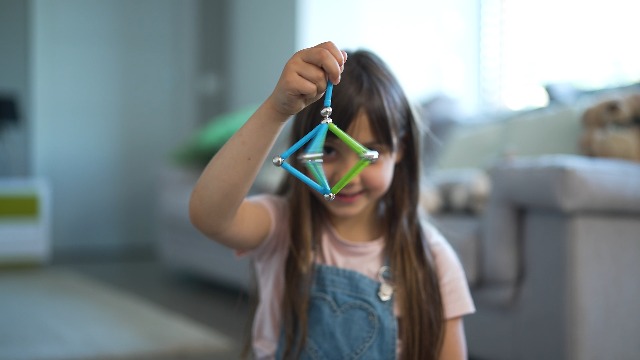 Jeu de construction magnétique dès 2-3 ans - Petits génies en herbe