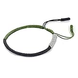 Material delicado: la brazalete budista tibetano trenzado está hecho de hilo de poliéster de alta calidad, duradero pero suave, cómodo de usar y usar durante mucho tiempo. Longitud ajustable, adecuada para casi personas.
