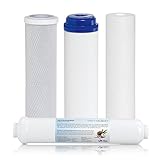 1. Stufe: Sedimentfilter 5 Mikron Der Sedimentfilter mit einer Filtrationsgröße von 5 Mikron (entspricht 5/1000stel eines Millimeters) besteht aus einem hochwertigen Polypropylenvlies. Der Sedimentfilter hat an der gesamten Oberfläche eine sehr hohe Anzahl an offenen Mikroporen, die eine besonders effektive Aufnahmefähigkeit von Verunreinigungen ermöglicht. Durch die perfektionierte Struktur entfernt bzw. reduziert der Sedimentfilter viele Partikel wie z.B. Sand, Schlamm, Rostpartikel sowie mechanische Verunreinigungen aus dem Leitungswasser. Der Sedimentfilter wurde aus einem speziellen Polypropylen gefertigt, der besonders resistent gegen chemische Einwirkungen ist und gleichzeitig die Entwicklung von Mikroorganismen verhindert.