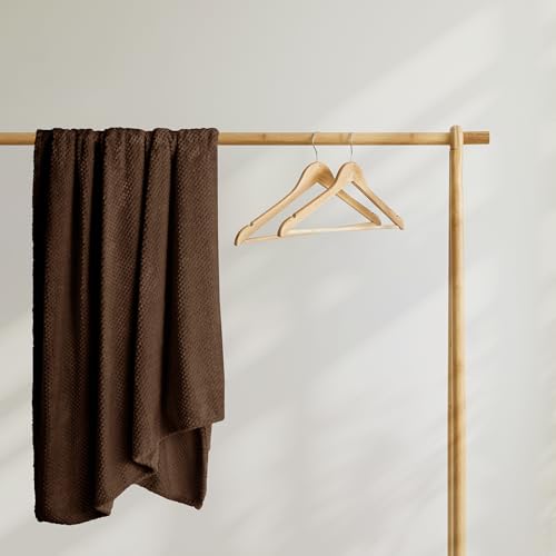 DecoKing Kuscheldecke 70x150 cm braun Decke Microfaser Wohndecke Tagesdecke Fleece weich sanft kuschelig skandinavischer Stil Schoko Henry