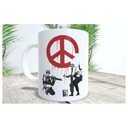 La Huella Taza personalizada Banksy (Luchando por la paz). Para todos los amantes de este famoso, enigmático y reconocido artista urbano.