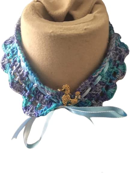 Collier ras du cou crocheté main et broche caniche strassé, l'esprit vintage