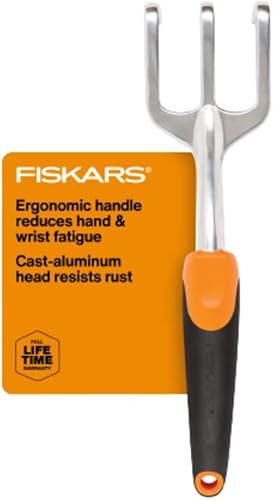 Fiskars Ergo Cultivador para excavar, airear suelo y deshierbe, herramienta de jardín resistente con agujero para colgar