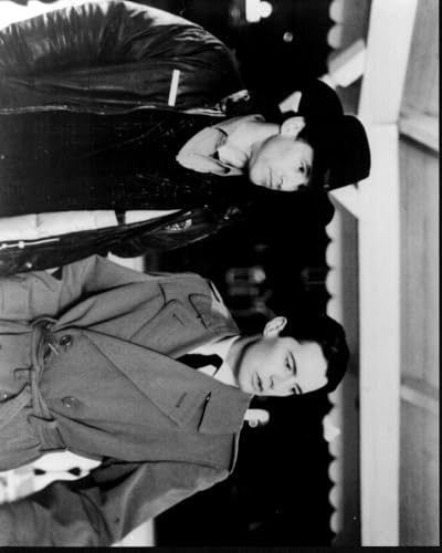 Posterazzi Michael Ontkean And Kyle Maclachlan In Twin Peaks Black And White Photo Print (8 x 10) - Item # MVM56123