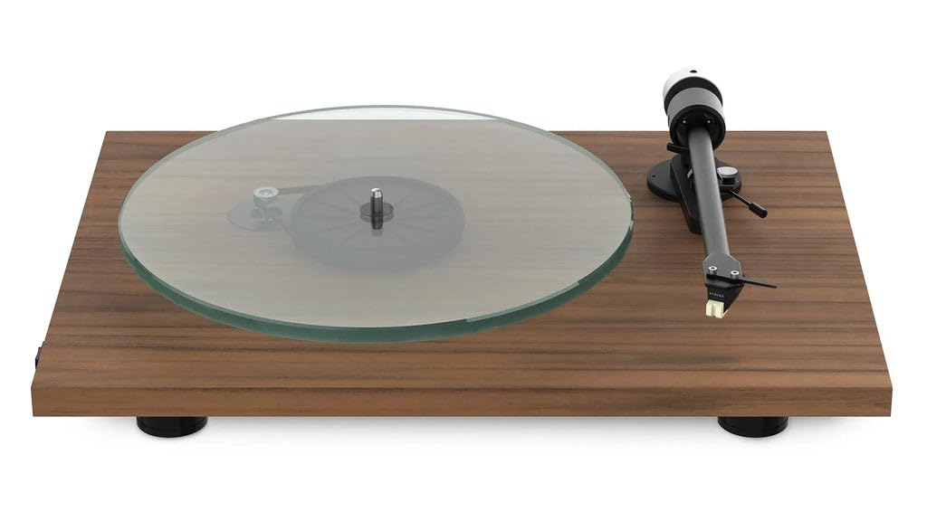 Pro-Ject T2, gramofon dla audiofili Entry Level z 1,7 kg ciężkim szklanym talerzem, 9-calowym aluminiowym ramieniem i sprężynowym systemem Anti-Skating, Sumiko Rainier, Wyprodukowano w Europie (Orzech