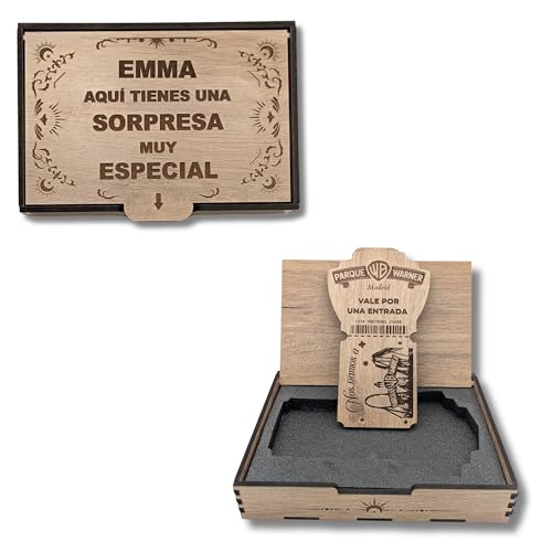 Imagen de Caja Regalo Parque Warner Personalizada Sorpresa Original para Anunciar Entrada Warner Regalo Parque Warner Madrid Niños y Adultos Modelo en Madera Blanco o Roble
