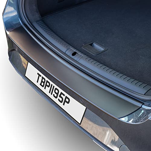 Travall Car Trunk Bumper Protector Compatible with Seat Leon SW/Estate (2020-) - Vehicle-Specific Black Smooth Plastic Moulded Rear Bumper Protector
