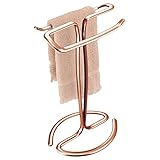 mDesign Toallero de baño para el lavabo – Toallero de pie para 2 pequeñas toallas de invitados – Portatoallas compacto de metal – dorado rosado