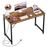 Connectivité discrète et efficace : Ce bureau informatique combine le charme du bois vintage et la technologie moderne. Grâce à ses 2 prises secteur et 2 ports USB intégrés, vous alimentez votre PC bureau et vos appareils mobiles sans câbles visibles. Votre espace de bureau travail reste organisé et prêt pour la productivité.