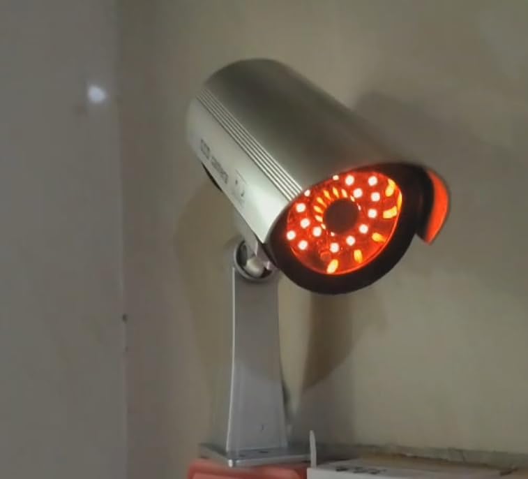 Attrappe mit roten LED-Lichtern, Solarpanel, gruseliger Überwachungskamera, Hund, schreckt Eindringlinge ab, Zuhause, Garten, Lager, Monitor, Nachahmung, Sicherheit, Mobbing-Zweck