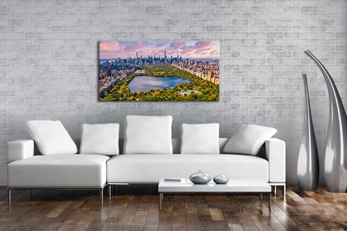 Ein Blick über den Central Park, eingebettet in die mächtige Skyline von New York, bei strahlendem Himmel. Panorama 80x40 cm als Leinwandbild, Motiv gerahmt auf Echtholzrahmen,Digitaldruck