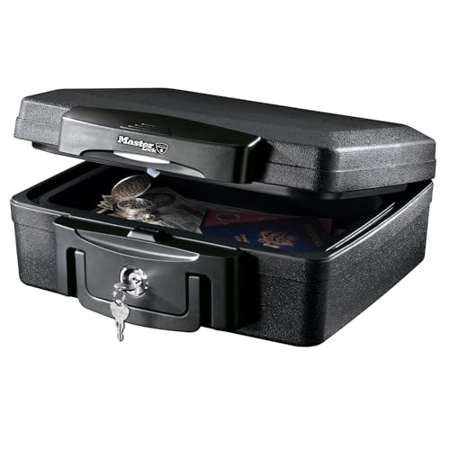 Master Lock Tresor Feuerfest und Wasserdicht mit Schlüssel, Dreifacher Schutz - Flug, Feuer und Flut, 4.9L, 15.6 x 36.2 x 33 cm