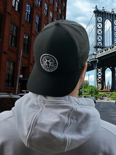 Casquette trucker noire à logo et ajustement optimal, finitions soignées premium