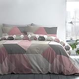 Añade un toque moderno a tu dormitorio con este juego de edredón geométrico hexagonal de fácil cuidado. Los colores contemporáneos gris y rosa se mezclan para formar un diseño llamativo que es reversible con hexágonos más pequeños.