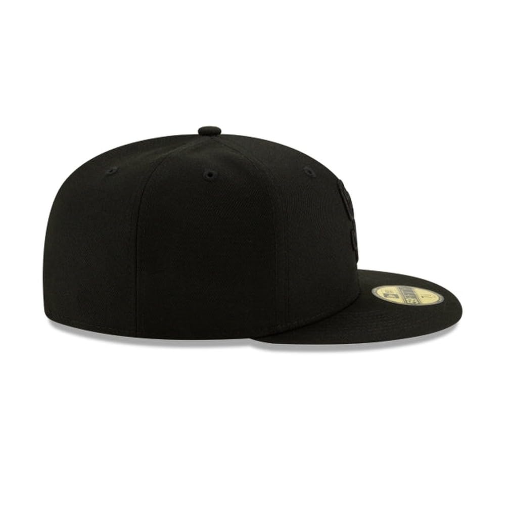 New Era MLB 59FIFTY San Diego Padres Baseballkappe, Schwarz auf Schwarz, authentische Kollektion, tailliert auf Feld