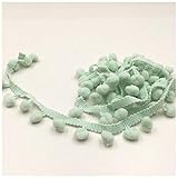 Länge: 20 m. Der Durchmesser der Pompon-Perle beträgt 1 cm