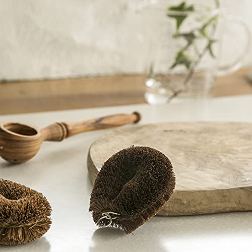 Image of Kamenoko Tawashi, Kiwame #1 (Small), Hemp Palm Brush For Cleaning Vegetables