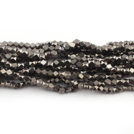 Perles cubes 4mm LKBEADS en argent oxydé facetté pour création bijoux