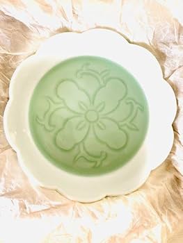 人間国宝　井上萬ニ　白磁牡丹彫文　銘々皿　共箱　牡丹 井上萬二作 白磁 染牡丹彫文 皿 食器 Amazon.co.jp: 人間国宝