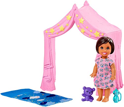 Barbie Skipper Babysitters Inc. Schlafenszeit-Spielset mit Kleinkind-Puppe, Zelt und Schlafsack